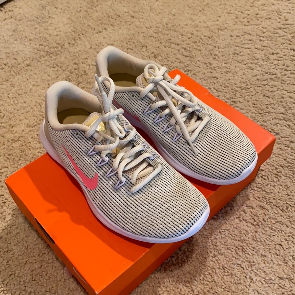 Shoes - Picture 3 of 4